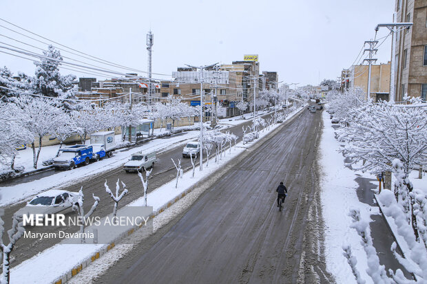 بارش برف سنگین در آستانه عید نوروز در بجنورد