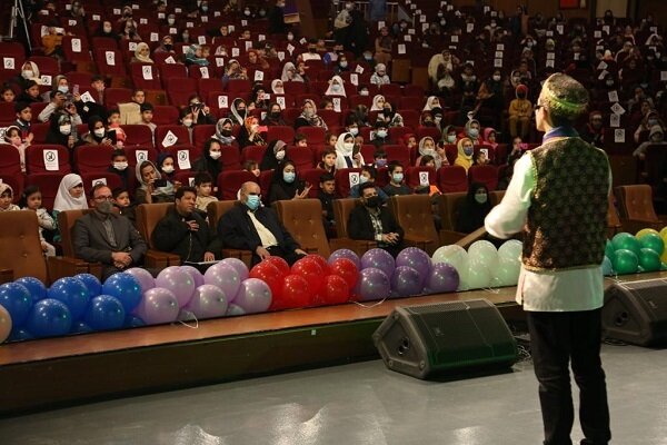 کودکان مدارس پرتو با جشن بهار مهدوی به استقبال از نوروز رفتند