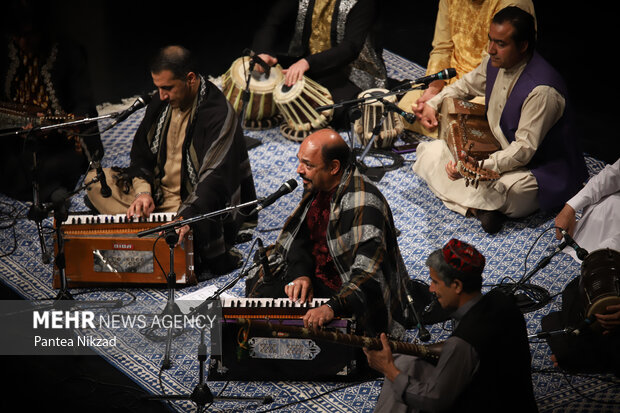 اولین شب از کنسرت گروه موسیقی نجم‌الدین افغانستان شامگاه پنج شنبه  در تالار اندیشه حوزه هنری برگزار شد