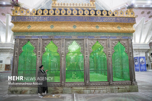 حجت الاسلام سید ابراهیم رئیسی نامزد سیزدهمین دوره انتخابات ریاست جمهوری بعدازظهر پنجشنبه ۱۳ خرداد ماه ۱۴۰۰ با حضور در حرم مطهر امام خمینی (ره) و گلزار شهدای بهشت زهرا (س) با آرمان های امام راحل تجدید میثاق کرد