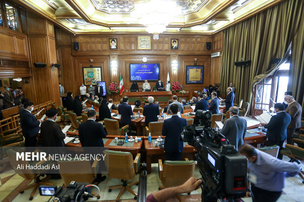 مراسم تحلیف ششمین دوره شورای اسلامی شهر تهران صبح روز پنجشنبه چهاردهم مرداد ۱۴۰۰ در صحن این شورا برگزار شد