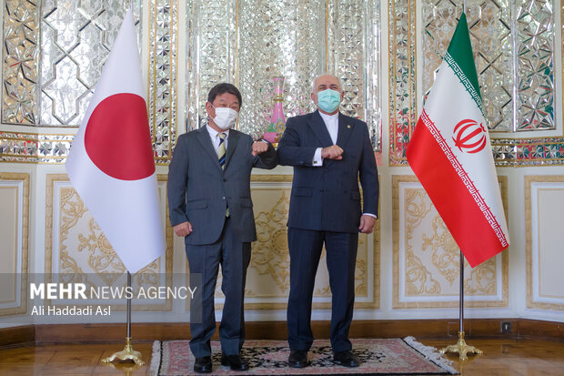 موتگی توشیمیتسو، وزیر امور خارجه ژاپن، صبح یکشنبه ۳۱ مردادماه با محمد جواد ظریف وزیر امور خارجه ایران در محل وزارت امور خارجه دیدار کرد