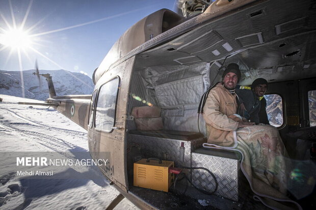 اورژانس زنجان چوپانان گرفتار در برف و کولاک در ارتفاعات روستای جزیمق در مرز بین شهرستان های زنجان و طارم را نجات دادند