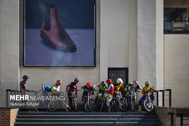 راند نهایی مسابقات قهرمانی موتور تریال در مجتمع بام لند تهران برگزار شد