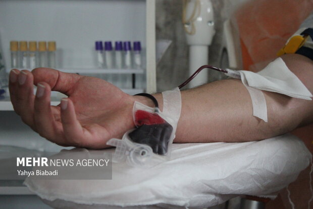 بازدید نوروزی وزیر بهداشت از مرکز اهدای خون وصال