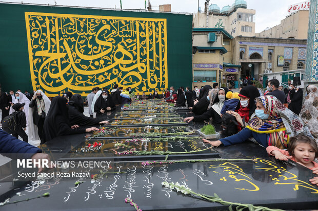 مراسم تحویل سال ۱۴۰۱در آستان مقدس امامزاده صالح تجریش با حضور اقشار مختلف مردم  برگزار شد