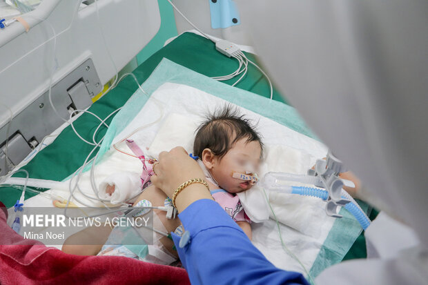 لحظه تحویل سال در بیمارستان کودکان تبریز