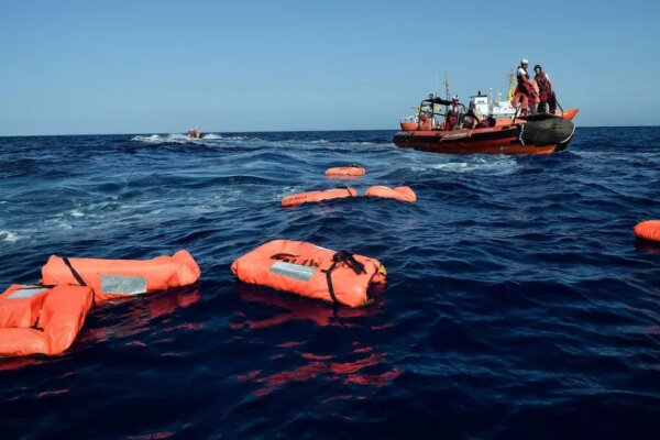 25 migrants killed in boat crash near Tunisia 