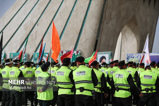 رزمایش اقتدار نوروزی پلیس تهران صبح روز دوشنبه یکم فروردین ماه در میدان آزادی برگزار شد