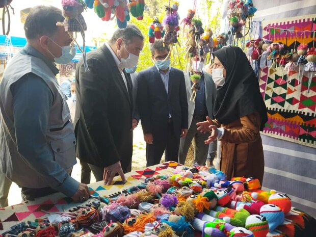 نمایشگاه صنایع دستی و سوغات محلی در ایلام افتتاح شد