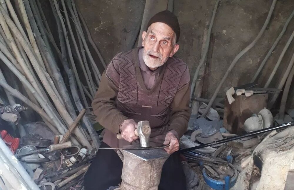 میراث ناملموس مهارت سنتی آهنگری در شهر برزک از توابع کاشان