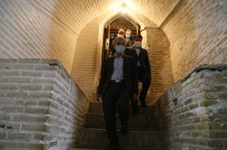 وزیر نیرو از موزه آب یزد بازدید کرد