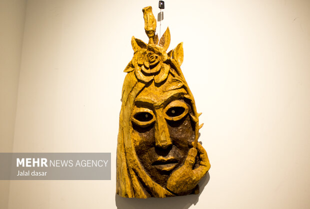برپایی نمایشگاه آثار چوبی عثمان نیک منش در سنندج