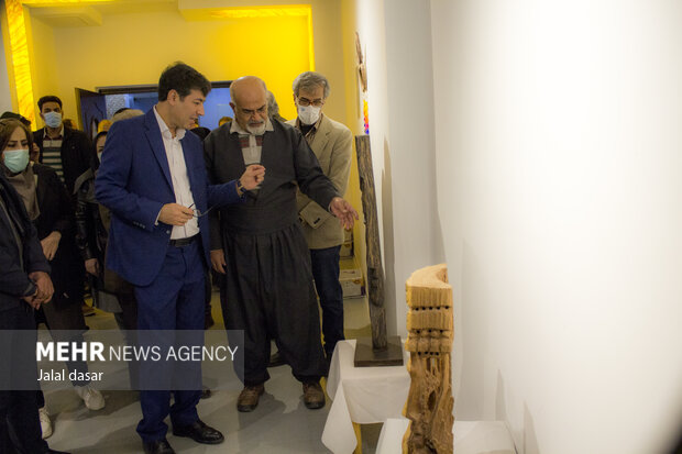 برپایی نمایشگاه آثار چوبی استاد نیک منش در سنندج
