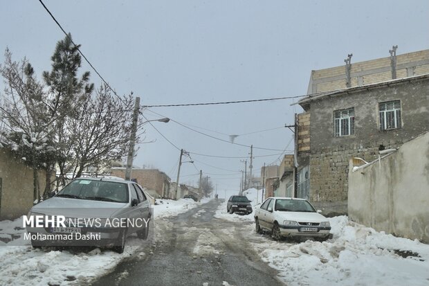 بحران برف و کمبود امکانات در شهرستان گرمی