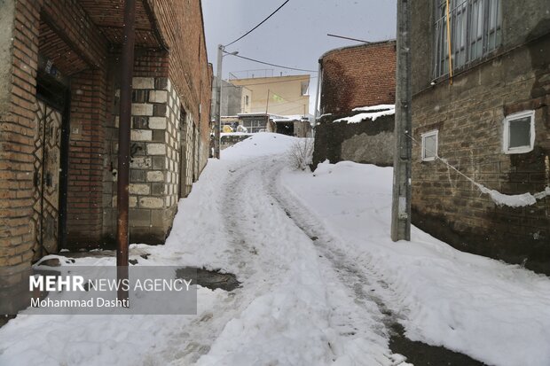 بحران برف و کمبود امکانات در شهرستان گرمی