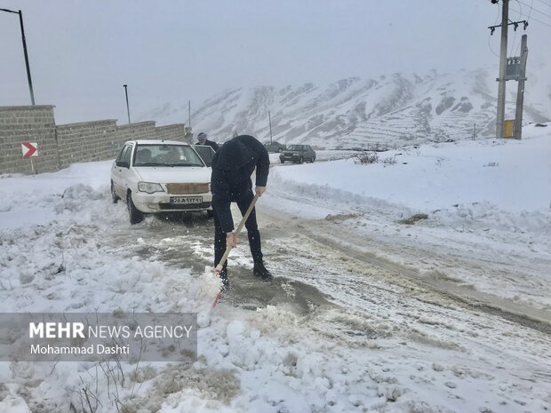 بحران برف و کمبود امکانات در شهرستان گرمی