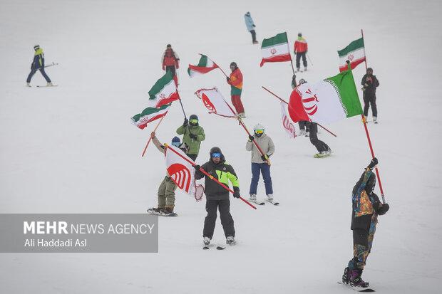 نخستین صعود دوستی بانوان کوهنورد کشورهای عضو اکو بعد از ظهر روز چهارشنبه  سوم فرودردین در پیست اسکی توچال برگزار شد