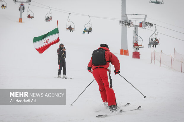 نخستین صعود دوستی بانوان کوهنورد کشورهای عضو اکو بعد از ظهر روز چهارشنبه سوم فروردین در پیست اسکی توچال برگزار شد