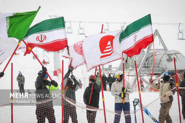 نخستین صعود دوستی بانوان کوهنورد کشورهای عضو اکو بعد از ظهر روز چهارشنبه سوم فروردین در پیست اسکی توچال برگزار شد