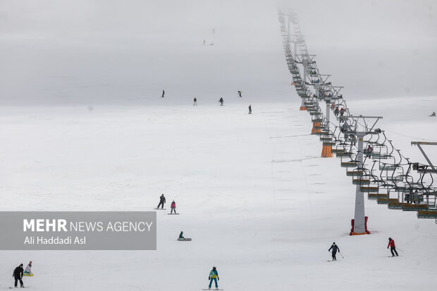 با توجه به اتمام آب و هوای سرد زمستانی و فرا رسیدن بهار ۱۴۰۱، عده‌ای از شهروندان به پیست اسکی توچال آمده و به ورزش و تفریح، در تعطیلات نوروزی می‌پردازند