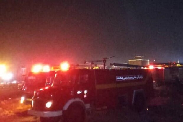 مهار حریق گسترده انبار ضایعات در شهرک جعفرآباد کرمانشاه