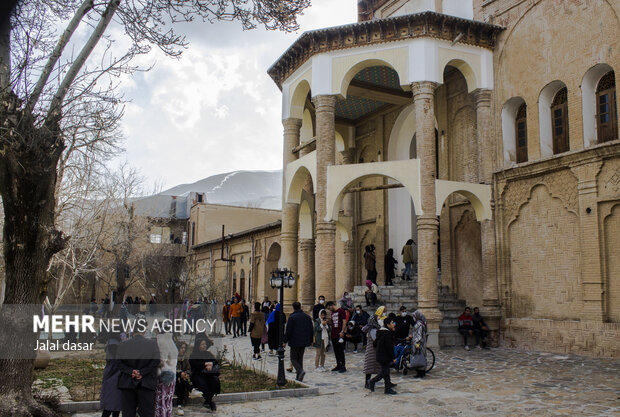 عمارت خسروآباد سنندج پذیرای هزاران گردشگر نوروزی