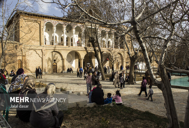 عمارت خسروآباد سنندج پذیرای هزاران گردشگر نوروزی