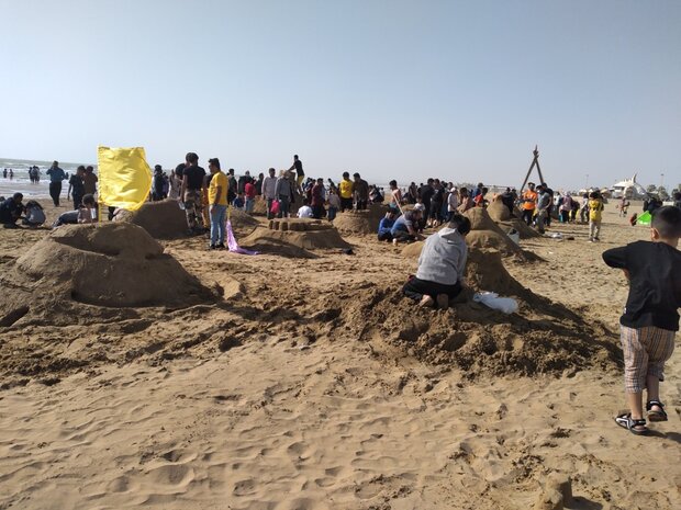جشنواره حجم‌های ماسه‌ای در ساحل گناوه برگزار شد