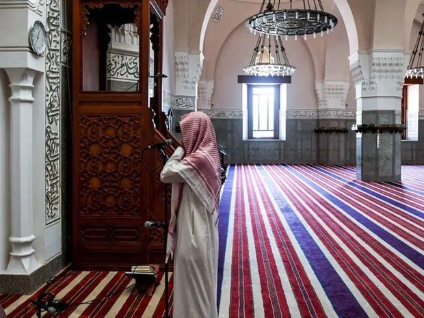 سعودی عرب نے مساجد سے نماز کی براہ راست نشریات اور اذان پر پابندی عائد کردی