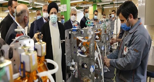 الرئيس الايراني يرعى ازاحة الستار عن خمسة ادوية انتجتها شركات معرفية
