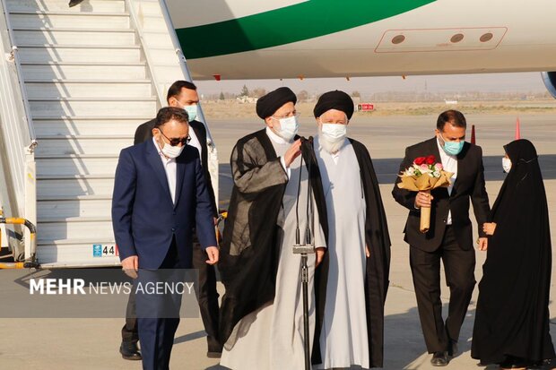 ورود رئیس جمهور به مشهد مقدس