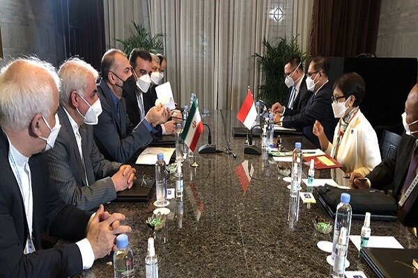 Iranian, Indonesian top diplomats hold meeting in China