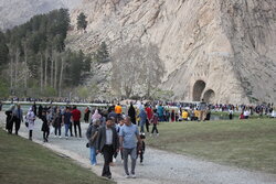 بیش از ۱۱۰ هزار گردشگر طی ایام نوروز از طاق بستان بازدید کردند