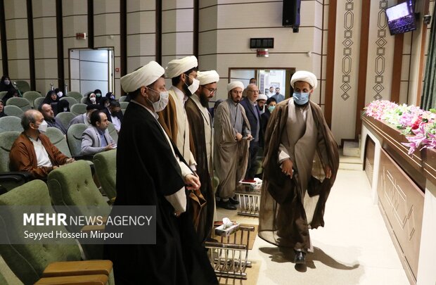 نخستین همایش طلایه داران نور در مشهد