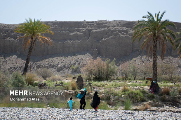 خانه تکانی برای  استقبال از ماه رمضان در قوم بلوچ