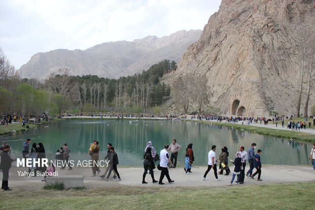 مجموعه تاریخی«طاق بستان» میزبان گردشگران نوروزی