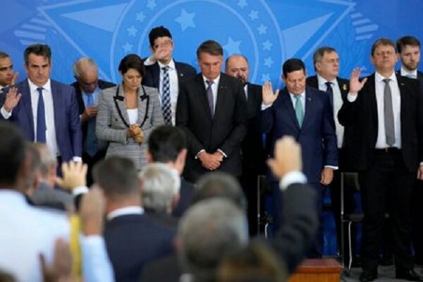 Brazilian officials resign en masse to boost Pres. Bolsonaro