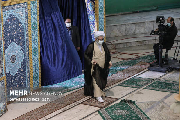 نماز جمعه تهران دوازدهم فروردین 1401 به امامت حجت السلام و المسلمین  محمدجواد حاج علی‌اکبری در دانشگاه تهران اقامه شد