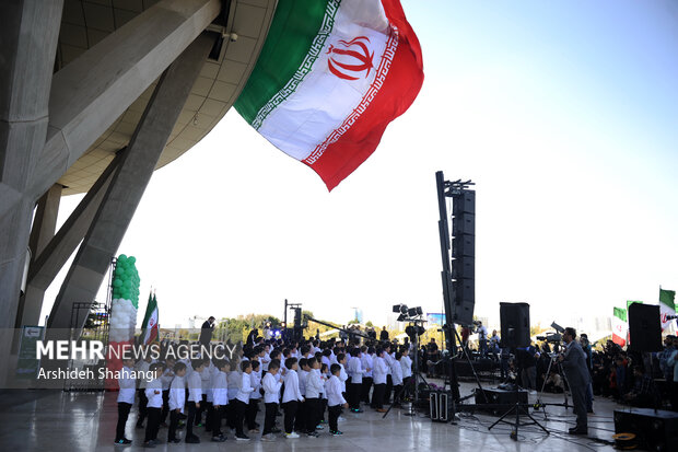 جشن روز جمهوری اسلامی ایران در برج میلاد
