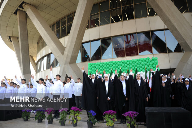 جشن روز جمهوری اسلامی ایران در برج میلاد