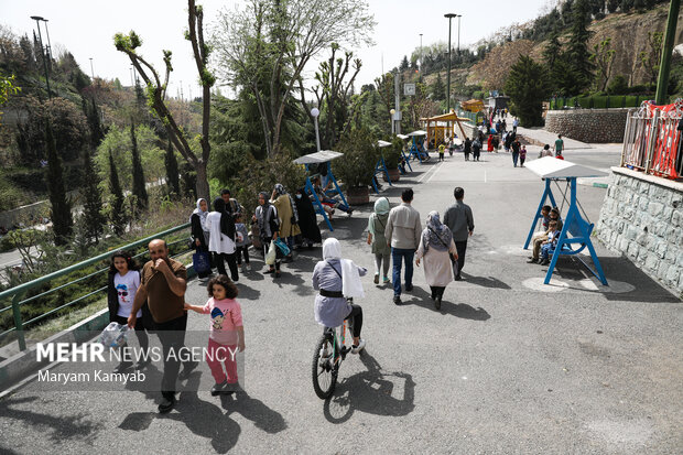 مردم تهران روز طبیعت را در بوستان نهج البلاغه تهران گذراندند