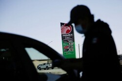 Mexico suspends gasoline subsidy as US drivers cross border