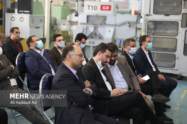 نشست شورای مدیران شرکت دخانیات است با حضور محمد شیخان مدیرعامل شرکت دخانیات در کارخانه خط تولید دخانیات برگزار شد