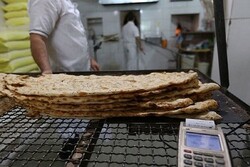 توزیع و پخش نان زائران حضرت رضا(ع) بر عهده هیئات مذهبی است