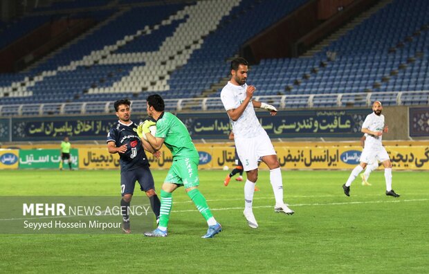 دیدار تیم فوتبال فجر سپاسی شیراز با تیم فوتبال آلومینیوم اراک