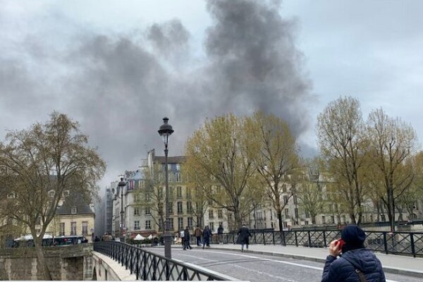 Huge smoke plumes over Paris reported on Monday
