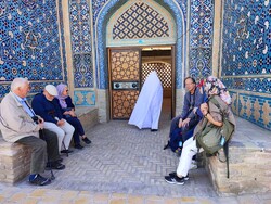 چادر سفید زنان شهر ورزنه در فهرست میراث ناملموس ایران ثبت ملی شد