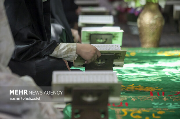 جزء‌خوانی قرآن در امامزاده ابراهیم کرمانشاه