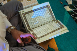 در تعالیم قرآن کریم، انسان کامل و قرآن یگانگی دارند / ما چقدر برای تفسیر قرآن به ادعیه مراجعه کردیم؟